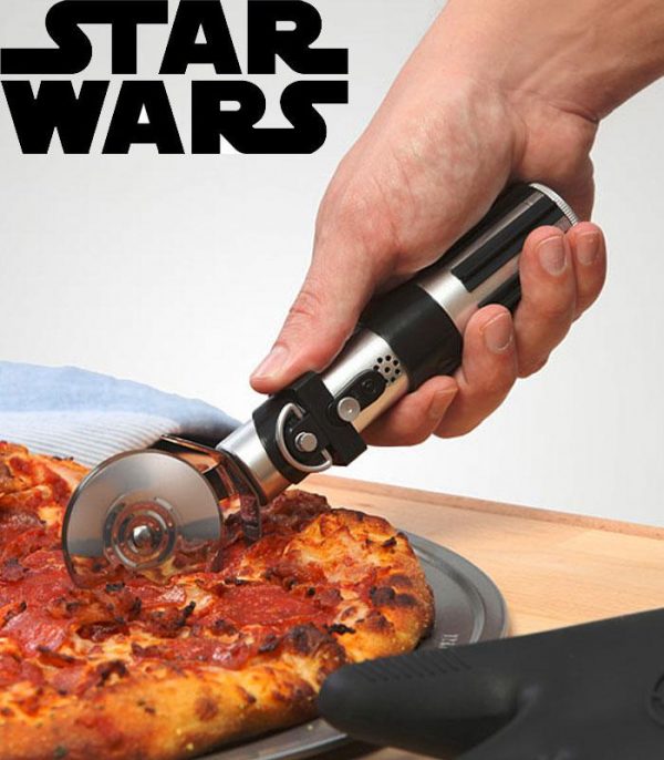 Découpe pizza sabre laser Star Wars